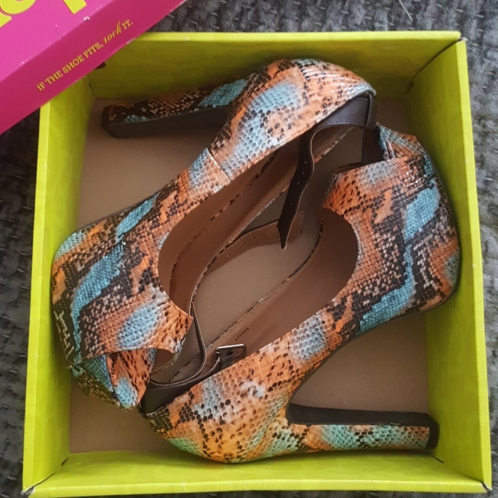 Charlotte Russe multi colored snake skin heels - Picture 1 of 3